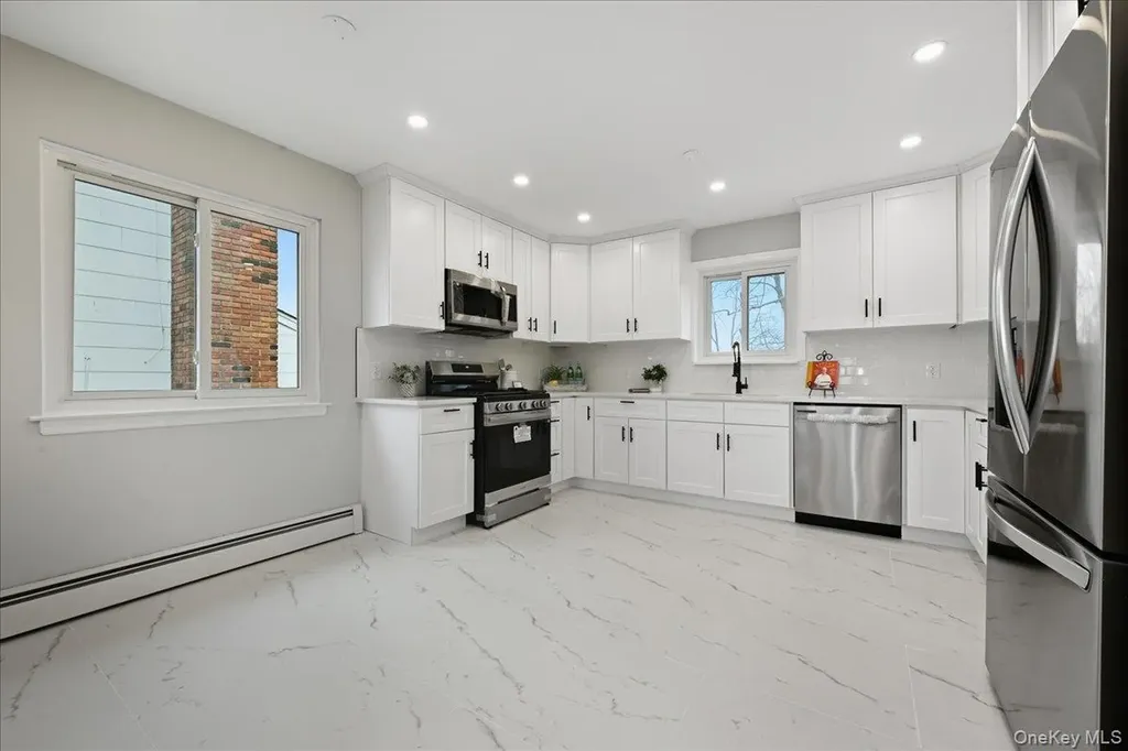 557 Southside Avenue Freeport NY 11520