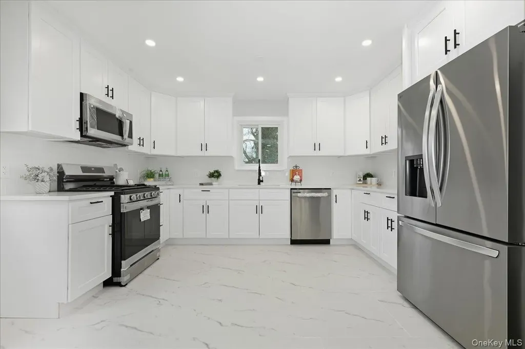 557 Southside Avenue Freeport NY 11520