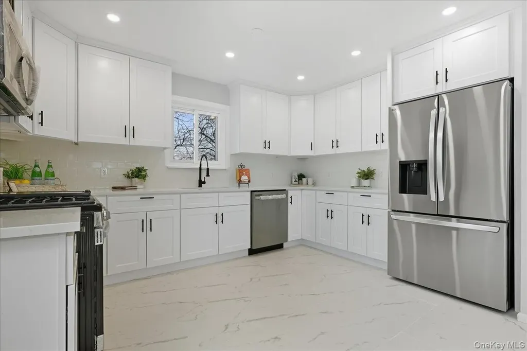 557 Southside Avenue Freeport NY 11520