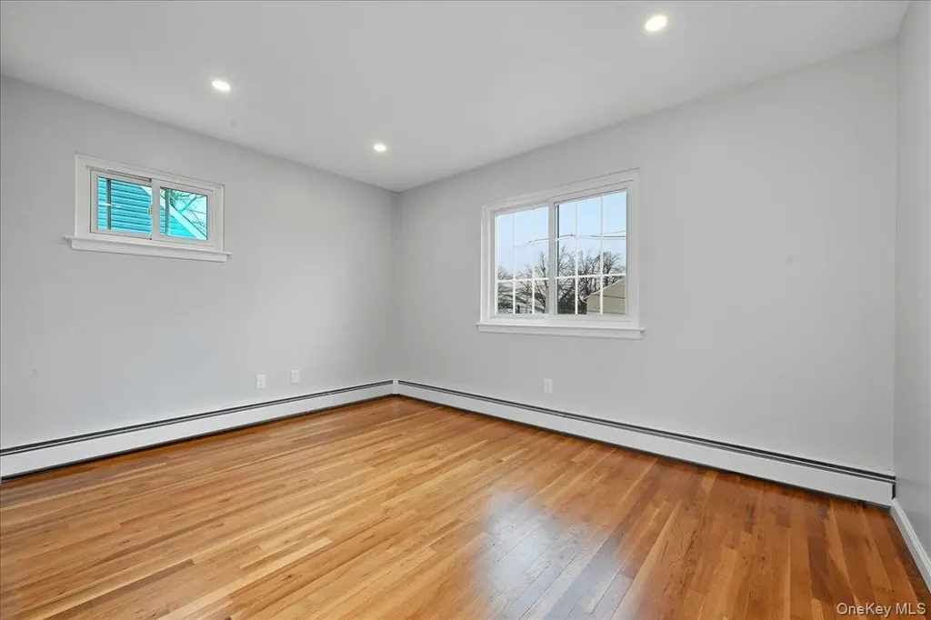 557 Southside Avenue Freeport NY 11520