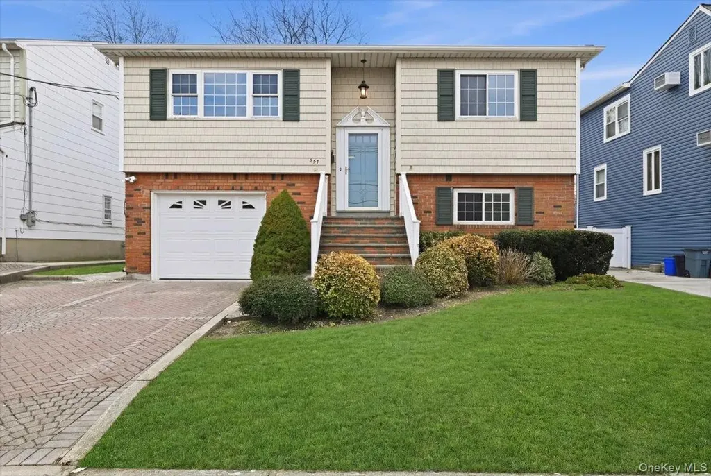557 Southside Avenue Freeport NY 11520