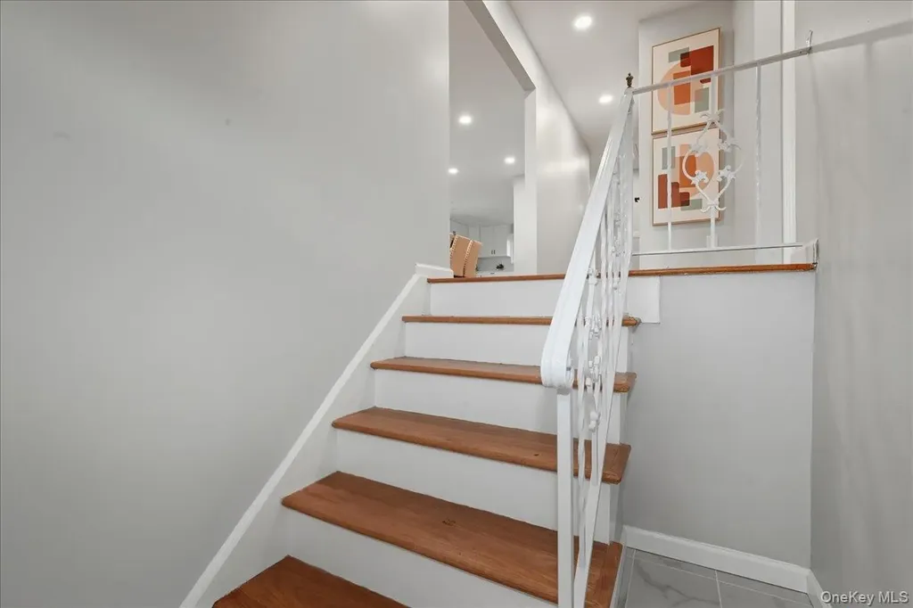 557 Southside Avenue Freeport NY 11520
