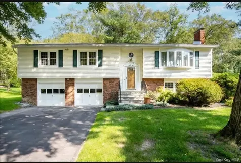 29 Carriage Hill Lane Poughkeepsie NY 12603