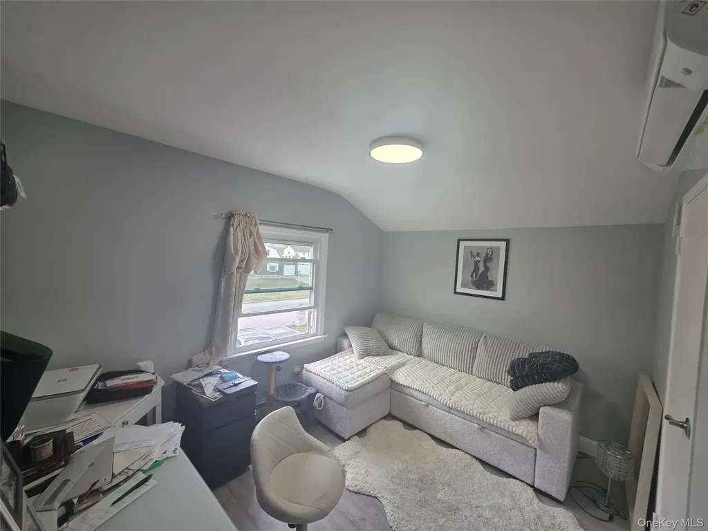 9 Torrey Pine Lane Medford NY 11763