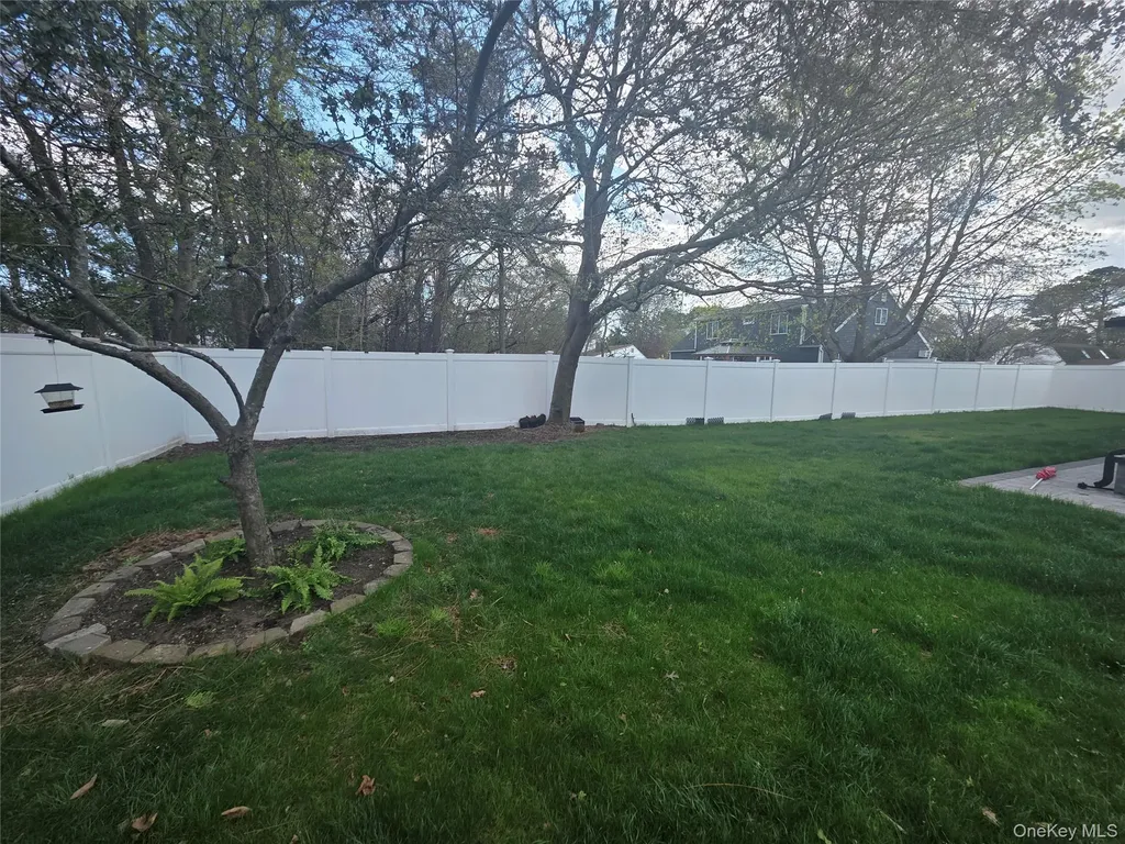 9 Torrey Pine Lane Medford NY 11763