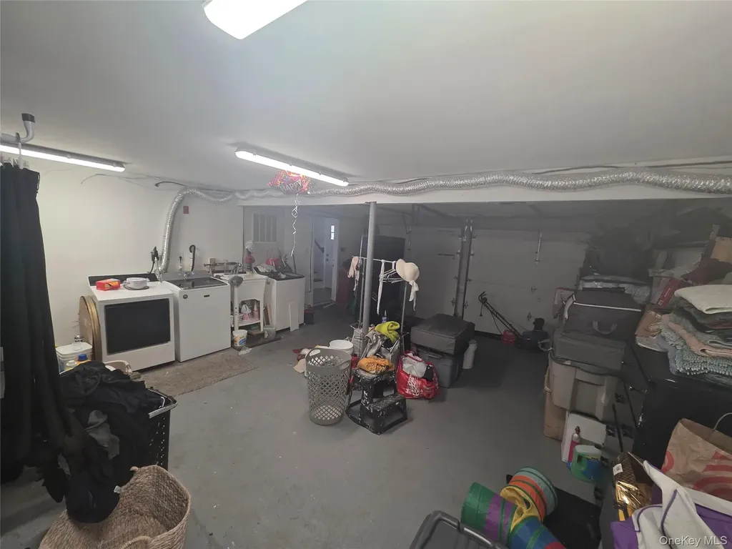 9 Torrey Pine Lane Medford NY 11763