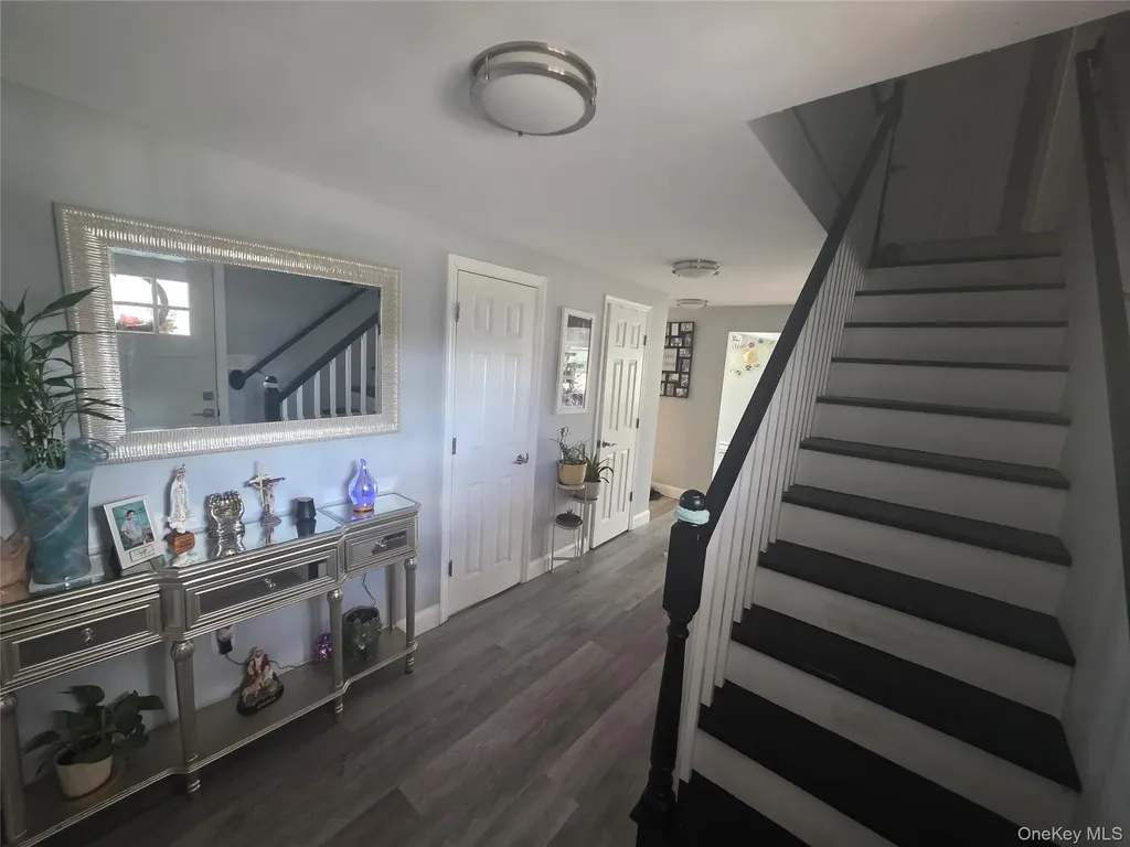 9 Torrey Pine Lane Medford NY 11763