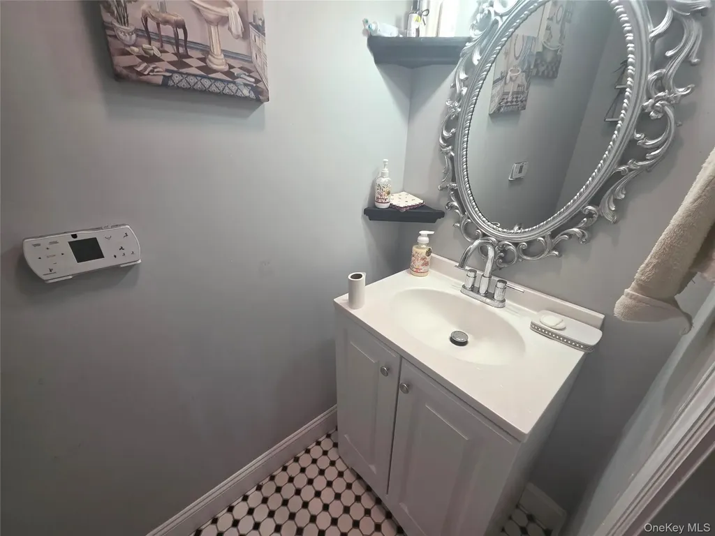 9 Torrey Pine Lane Medford NY 11763