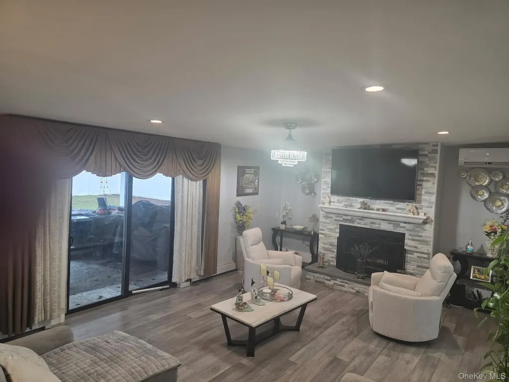 9 Torrey Pine Lane Medford NY 11763