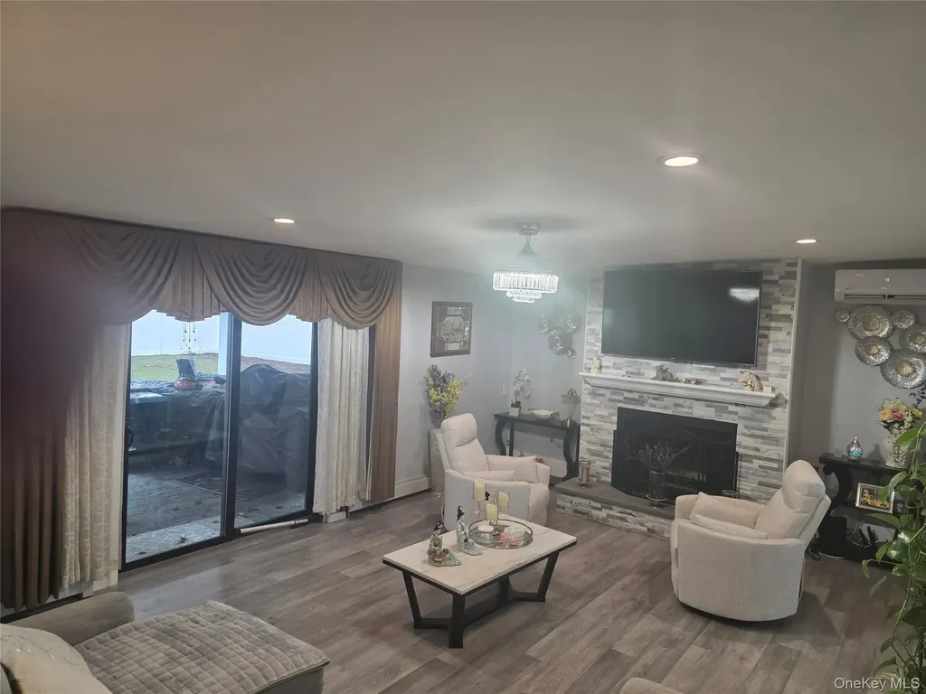 9 Torrey Pine Lane Medford NY 11763