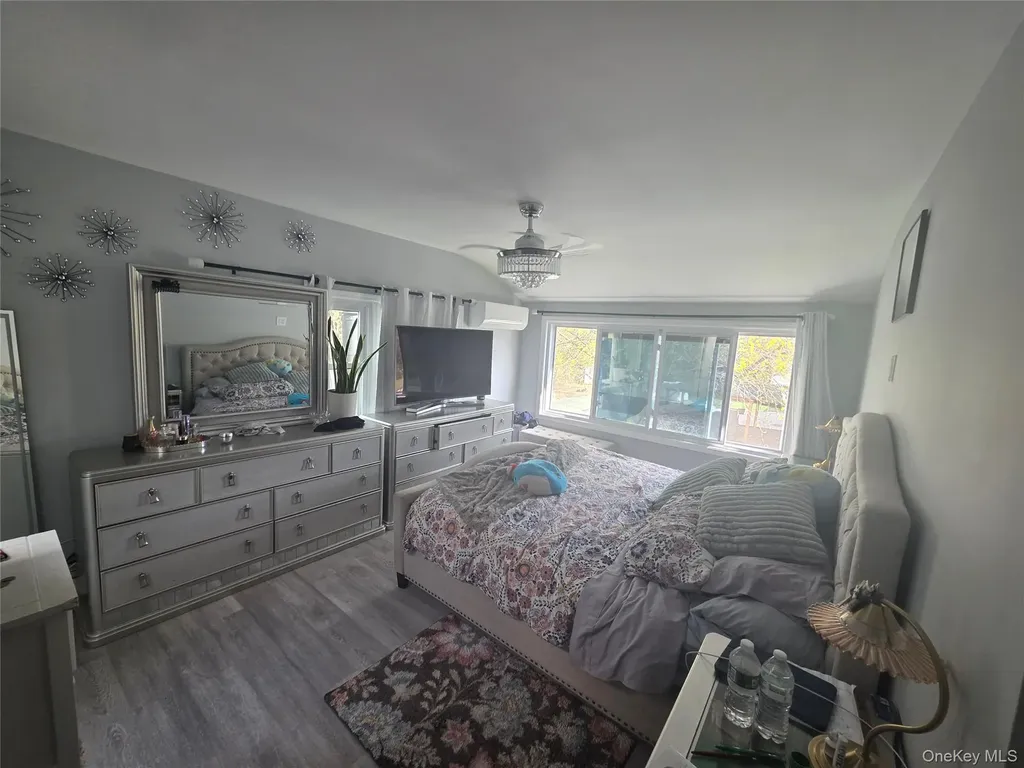 9 Torrey Pine Lane Medford NY 11763