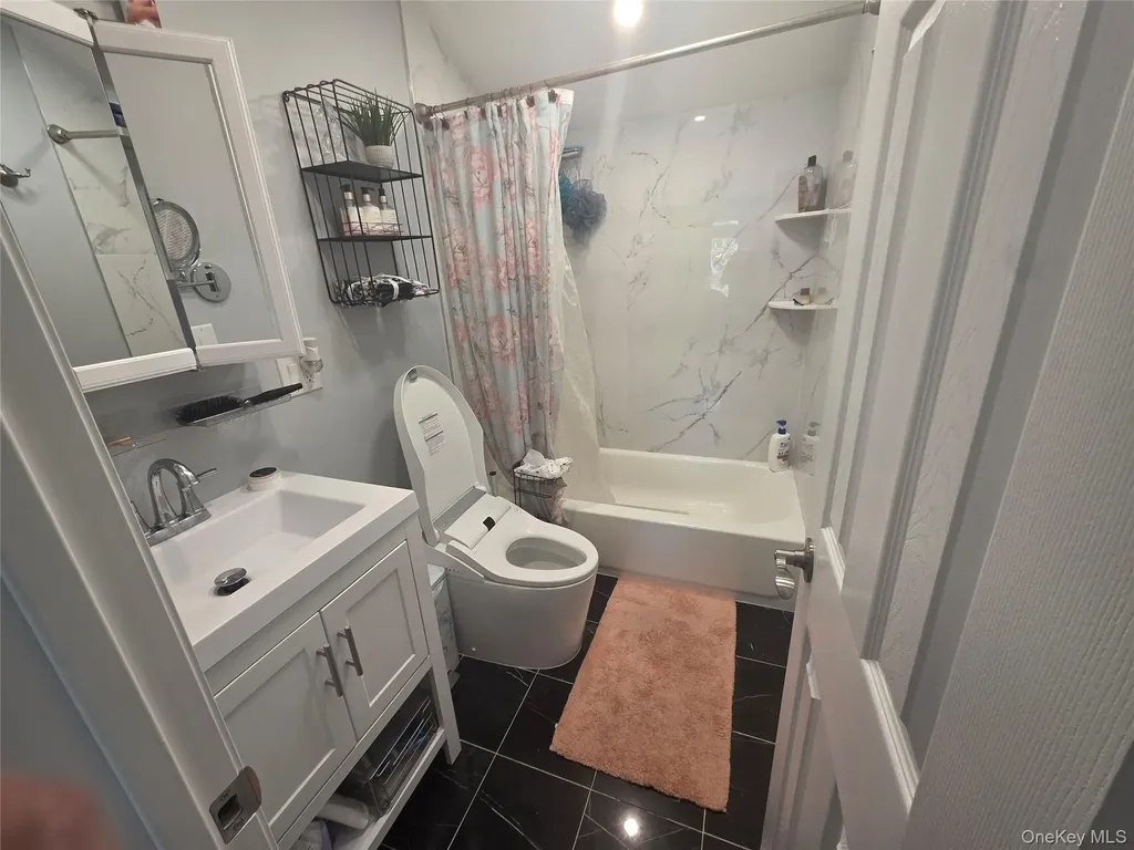 9 Torrey Pine Lane Medford NY 11763
