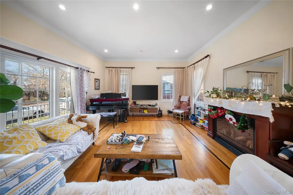 66-19 Commonwealth Boulevard Little Neck NY 11362
