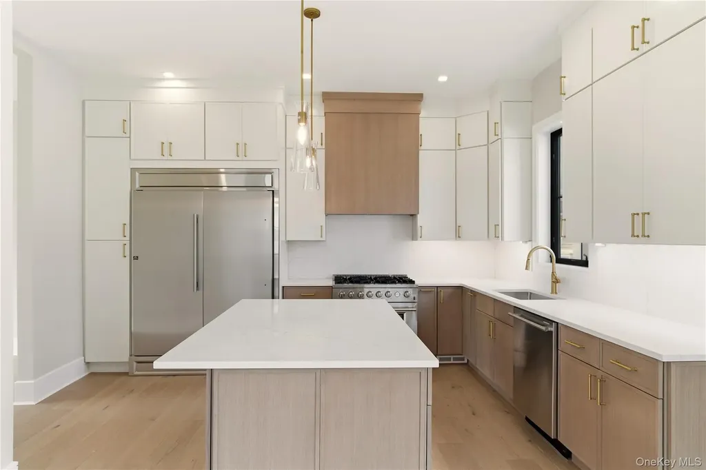 130 Albany Avenue Westbury NY 11590
