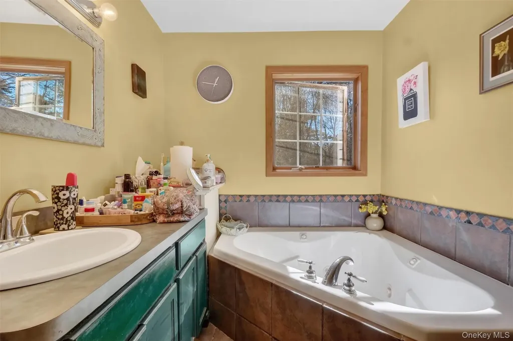 15 Meadow Drive Red Hook NY 12571