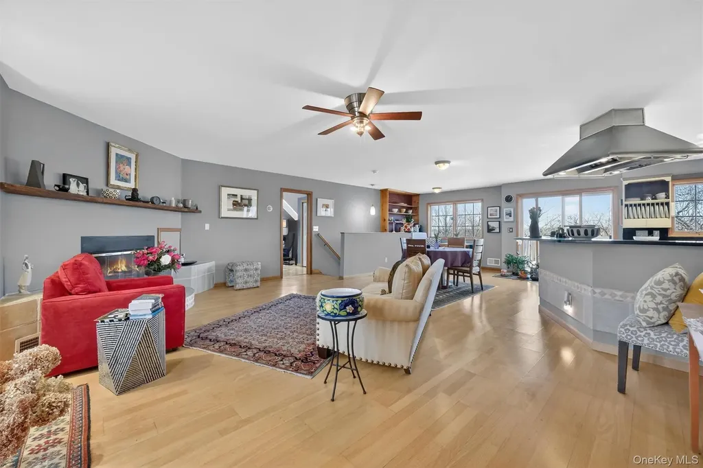 15 Meadow Drive Red Hook NY 12571