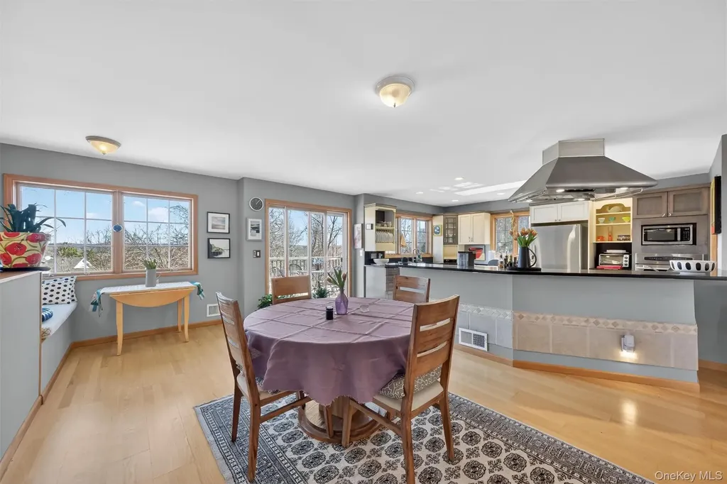 15 Meadow Drive Red Hook NY 12571