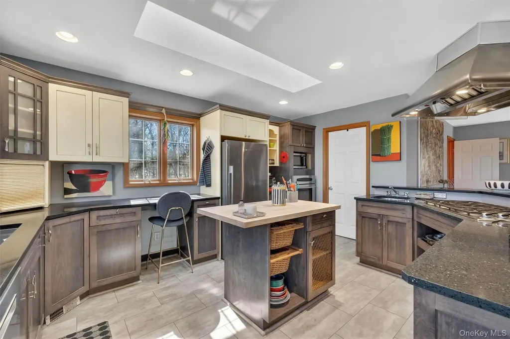 15 Meadow Drive Red Hook NY 12571