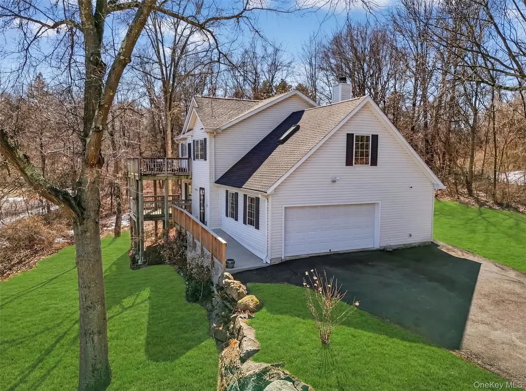 15 Meadow Drive Red Hook NY 12571