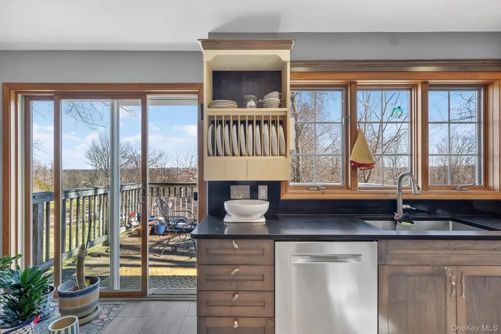 15 Meadow Drive Red Hook NY 12571