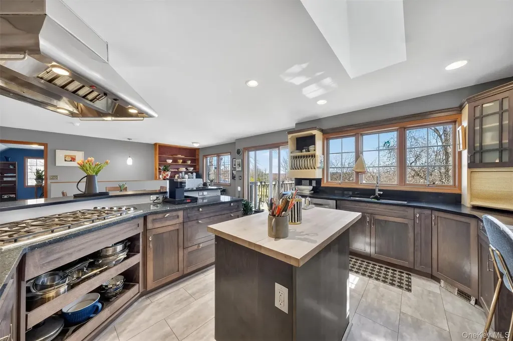 15 Meadow Drive Red Hook NY 12571