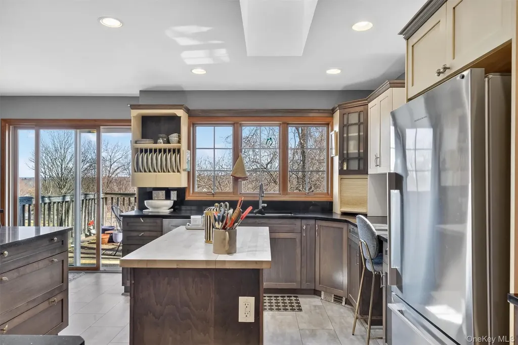 15 Meadow Drive Red Hook NY 12571