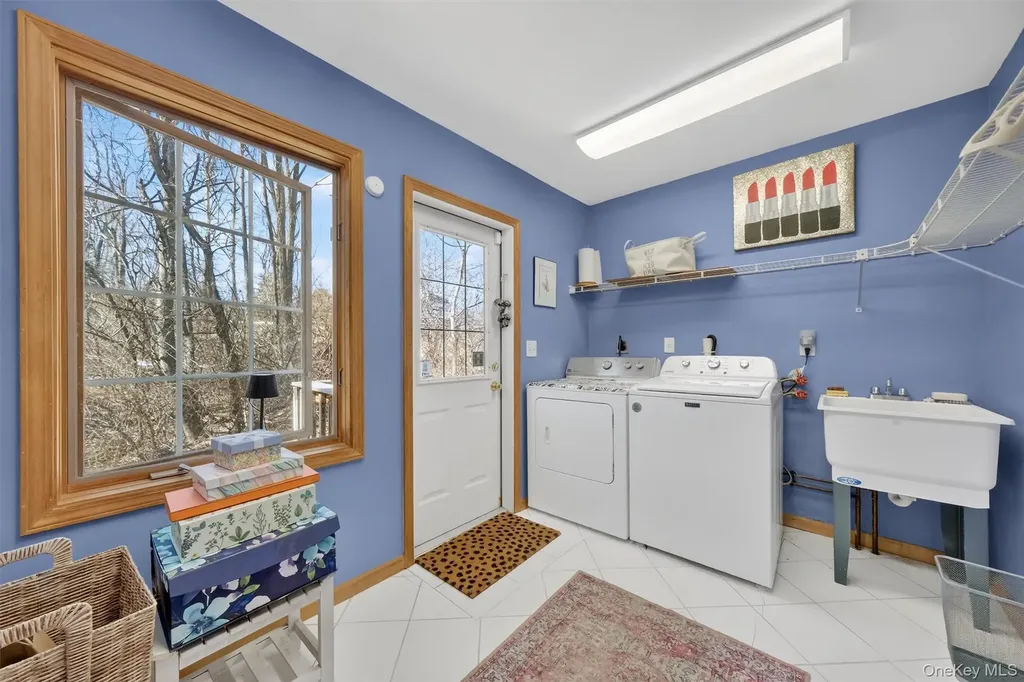 15 Meadow Drive Red Hook NY 12571