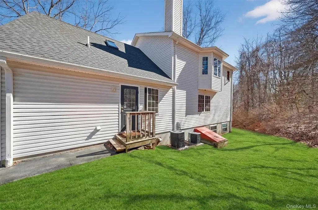 15 Meadow Drive Red Hook NY 12571