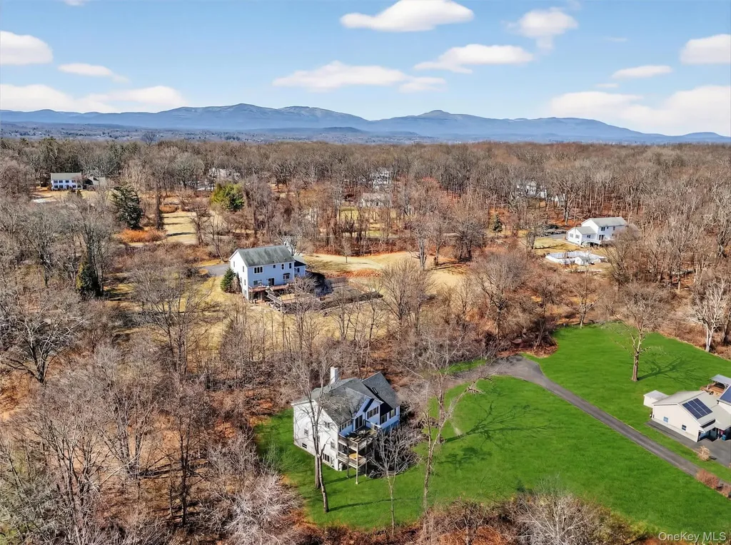 15 Meadow Drive Red Hook NY 12571