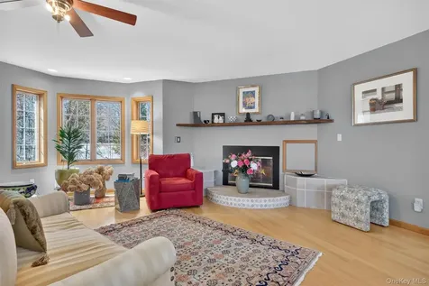 15 Meadow Drive Red Hook NY 12571