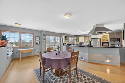 15 Meadow Drive Red Hook NY 12571