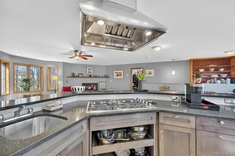 15 Meadow Drive Red Hook NY 12571