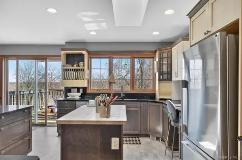 15 Meadow Drive Red Hook NY 12571