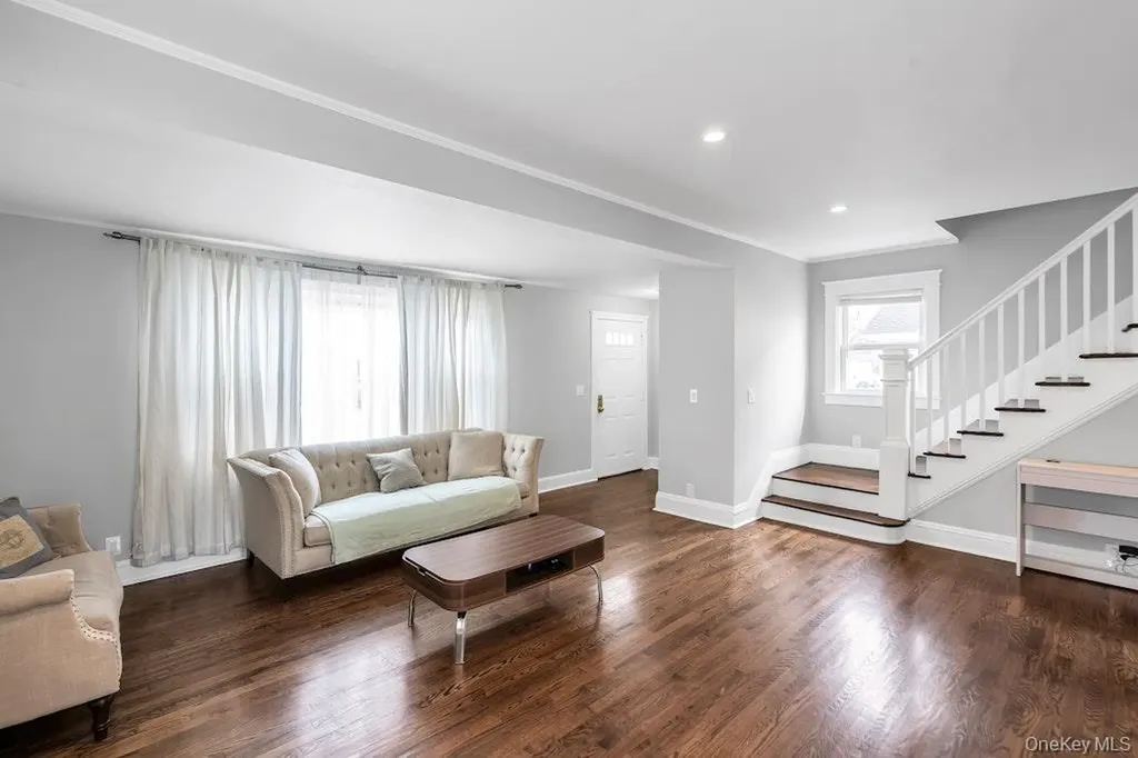 41 Jerome Avenue Mineola NY 11501