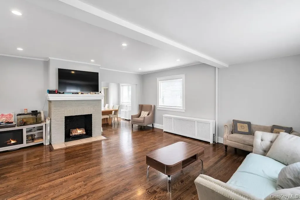 41 Jerome Avenue Mineola NY 11501