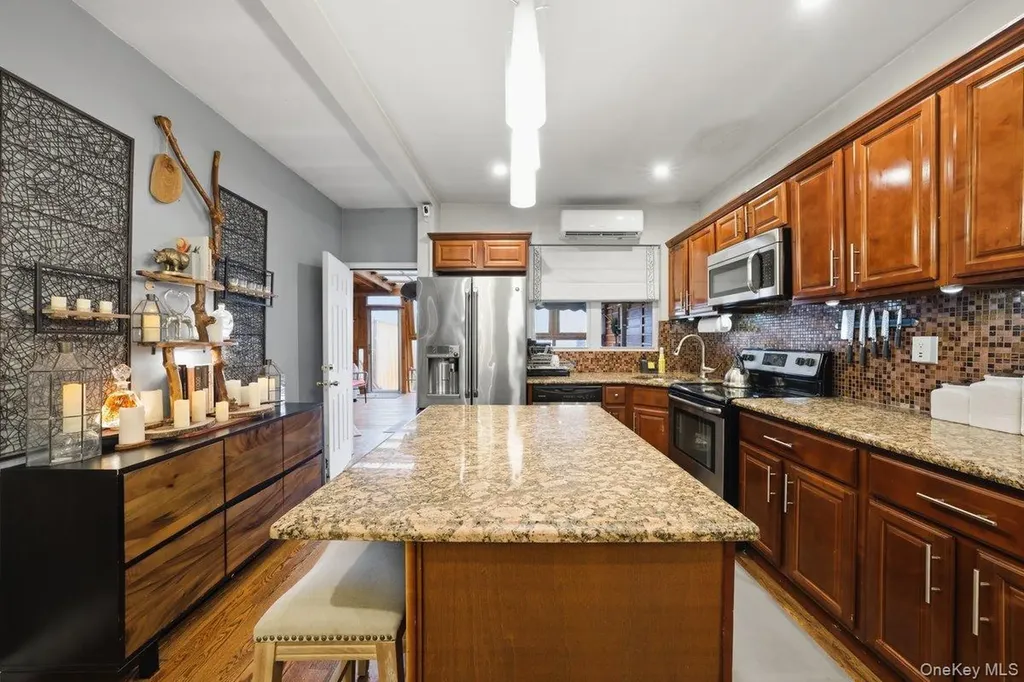 4641 Carpenter Avenue Bronx NY 10470