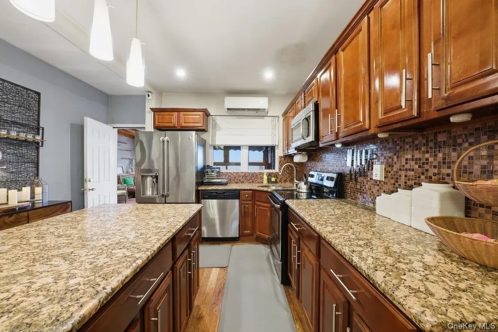4641 Carpenter Avenue Bronx NY 10470