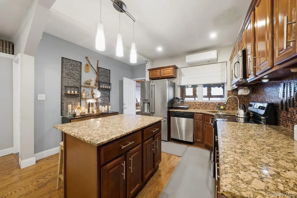 4641 Carpenter Avenue Bronx NY 10470