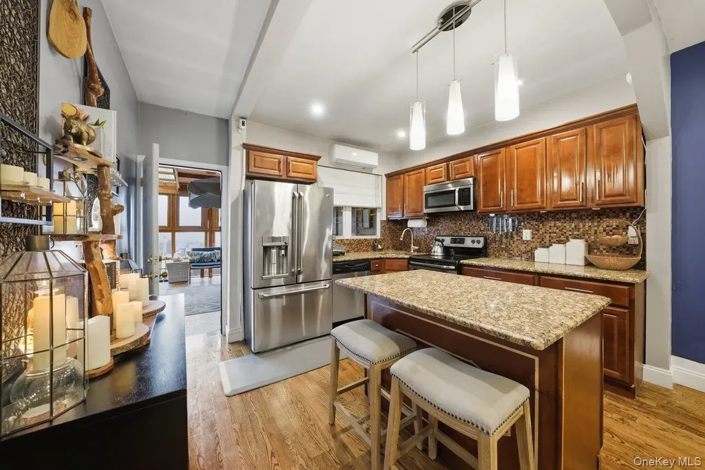4641 Carpenter Avenue Bronx NY 10470