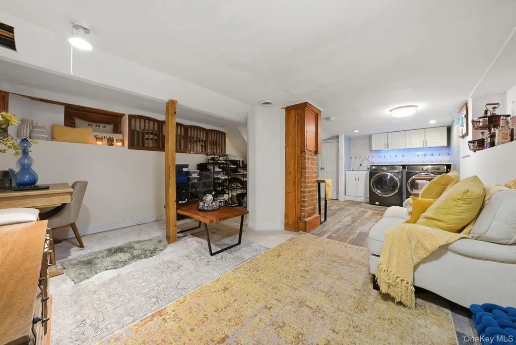 4641 Carpenter Avenue Bronx NY 10470