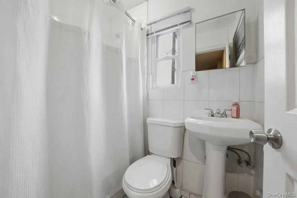 4641 Carpenter Avenue Bronx NY 10470