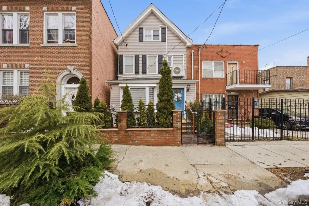 4641 Carpenter Avenue Bronx NY 10470