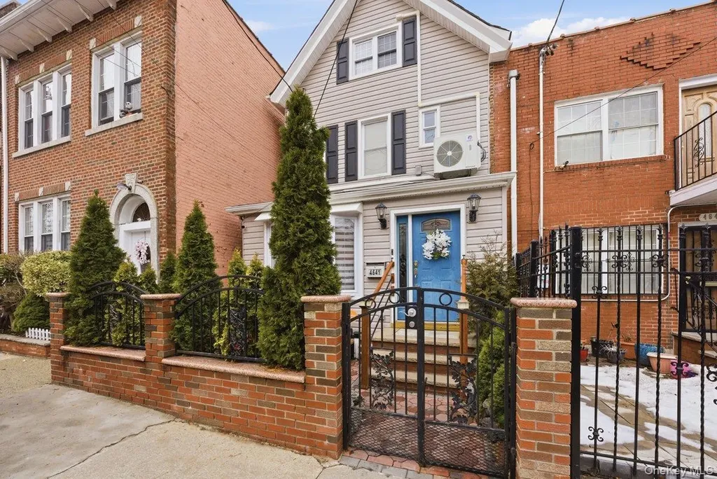 4641 Carpenter Avenue Bronx NY 10470
