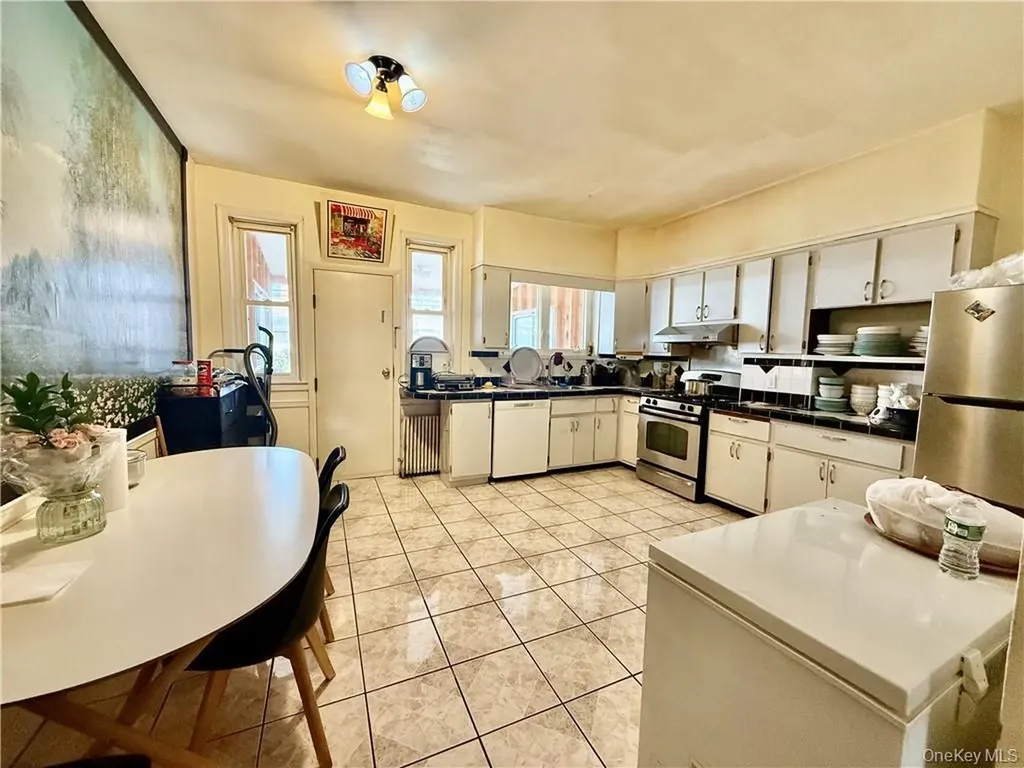 2277 E 28th Street Brooklyn NY 11229