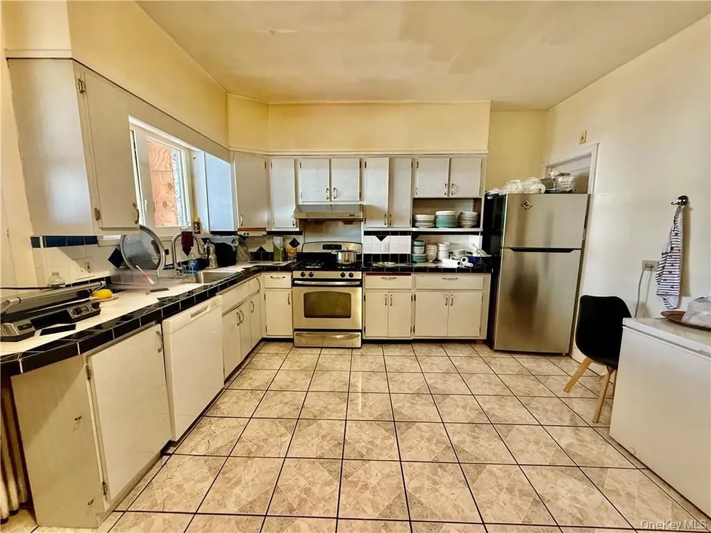 2277 E 28th Street Brooklyn NY 11229