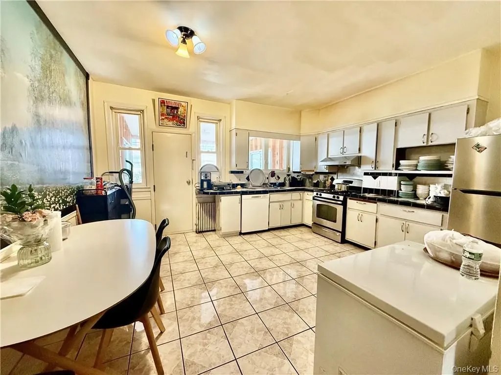 2277 E 28th Street Brooklyn NY 11229