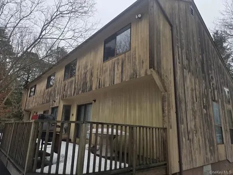 9 Haney Court Manorville NY 11949