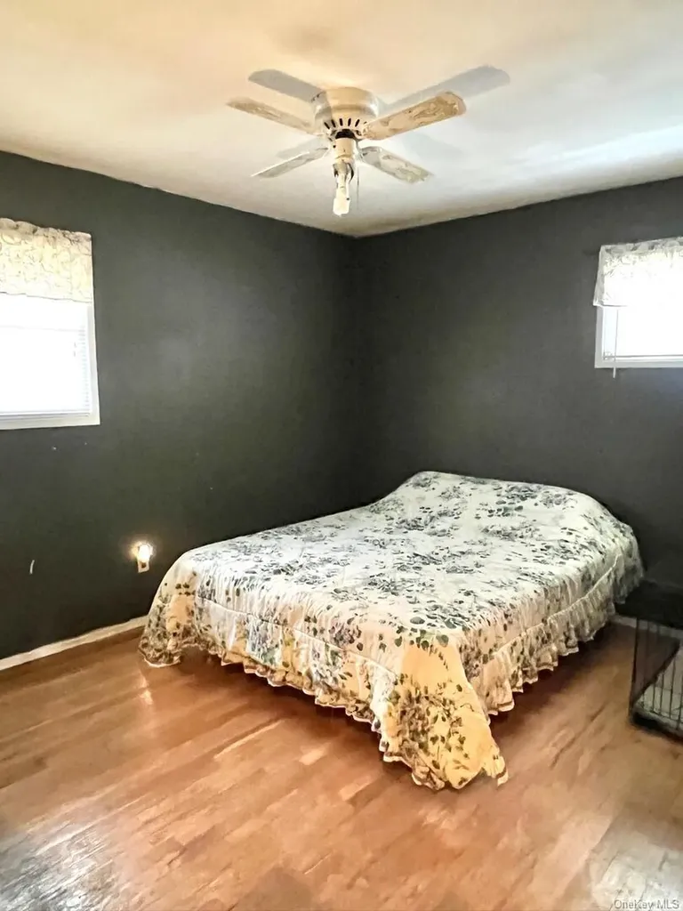 17 Windsor Street Islip NY 11751