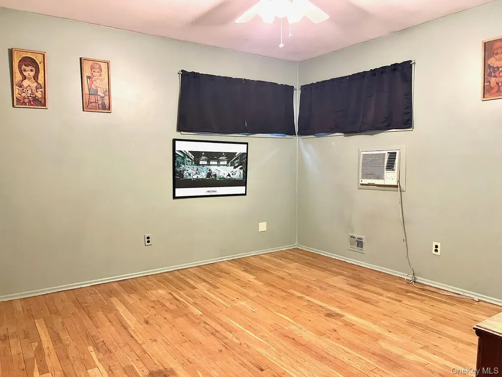 17 Windsor Street Islip NY 11751