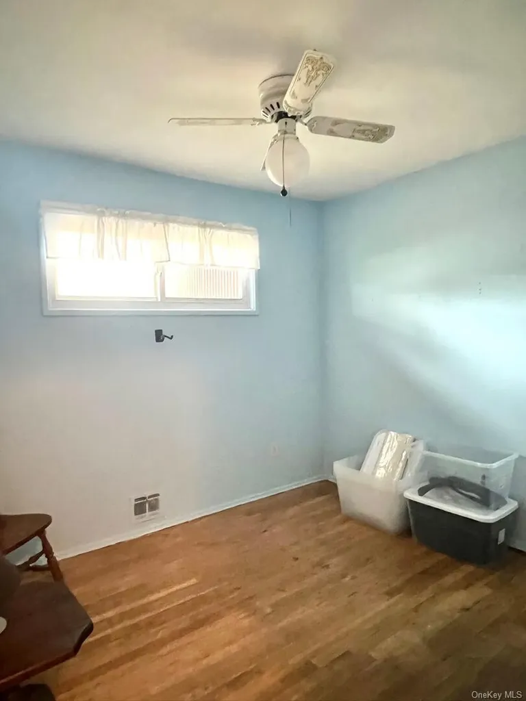 17 Windsor Street Islip NY 11751